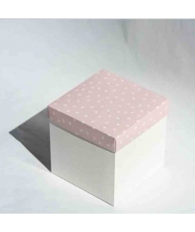 Коробка 150х150х150 Сердечки белые на розовом (белое дно)
