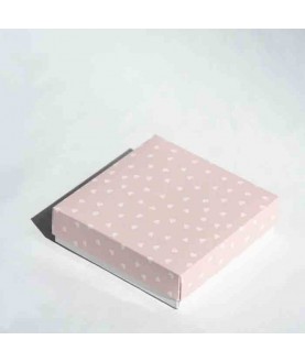 Коробка 150х150х40 Сердечки белые на розовом (белое дно)